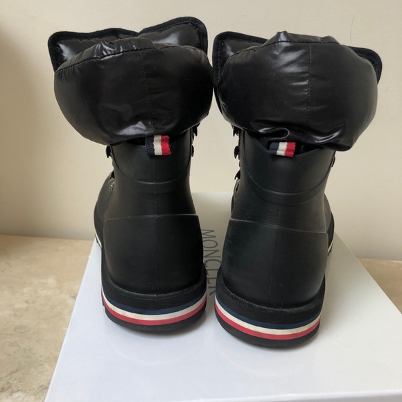 Hold! Moncler Inaya size 39 women puffer boot EUC - Picture 12 of 16